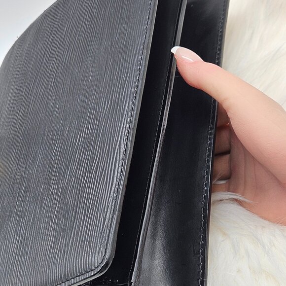 Louis Vuitton  Epi Capucines Shoulder Bag - Picture 6 of 17